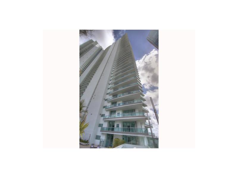 900 BISCAYNE - Residential Lease