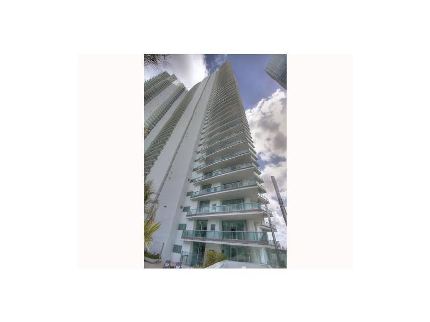 One year lease. Wrap aroud unit, facing east. 10' ceilings with the best view of Biscyane Bay and Miami Beach. Private elevator and foyer plus a seperate service entrance. 3 bedrooms plus den and 4 bathrooms. Subzero & Miele appliances. Concierge, valet,  entertainment calendar, private theater & more. Minutes from South Beach, Brickell, Design District and Miami International Airport. Easy to show. Vacant.