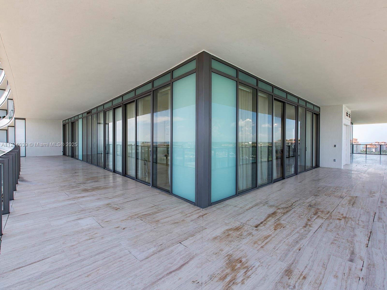 APOGEE CONDO - Residential