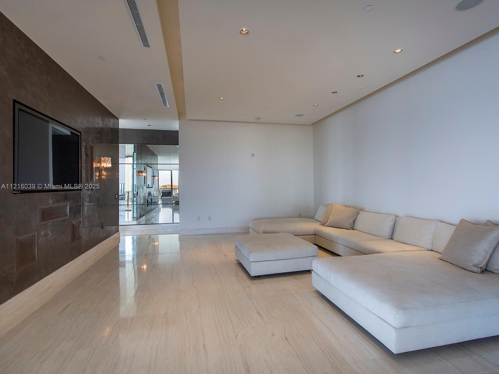 APOGEE CONDO - Residential
