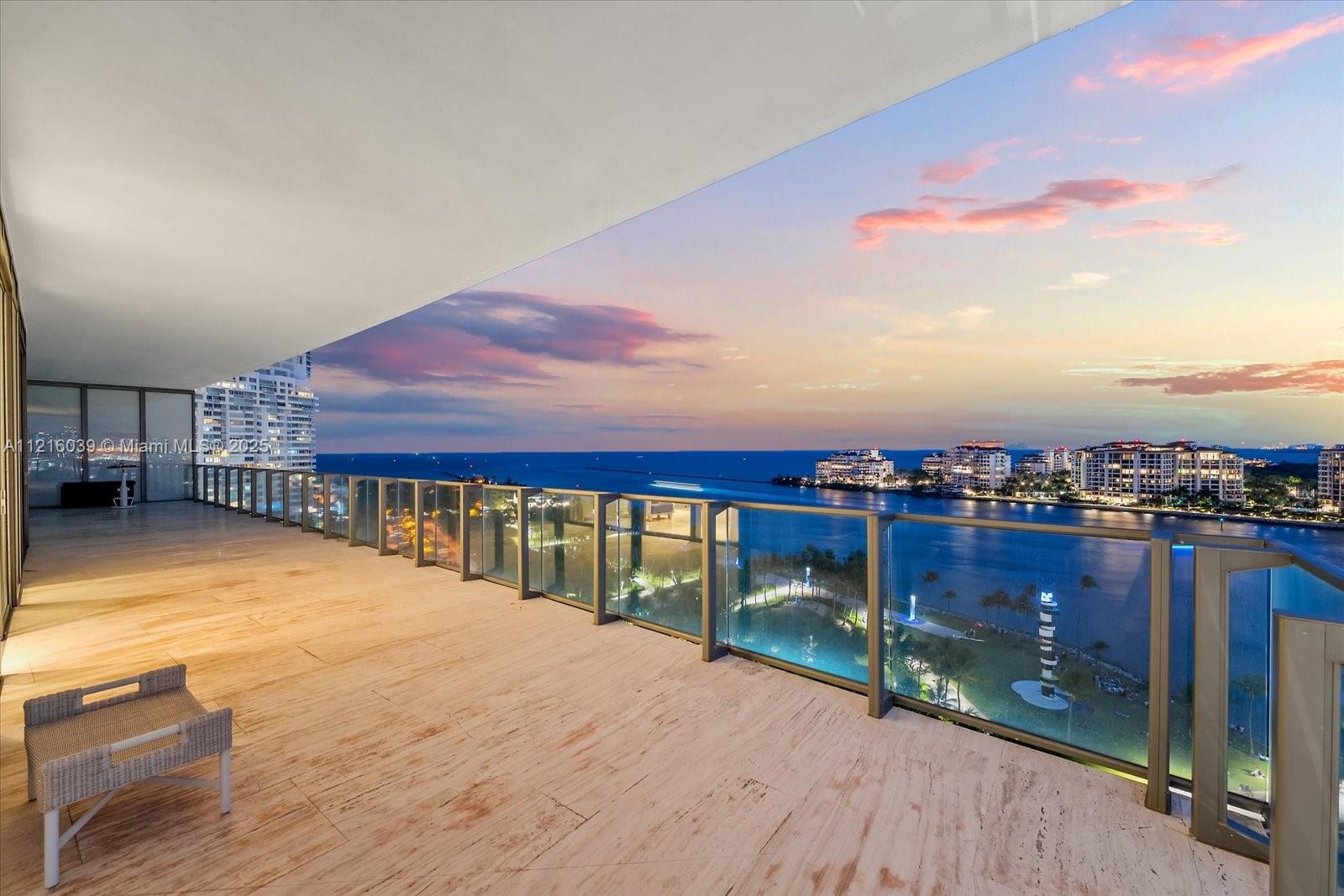 APOGEE CONDO - Residential