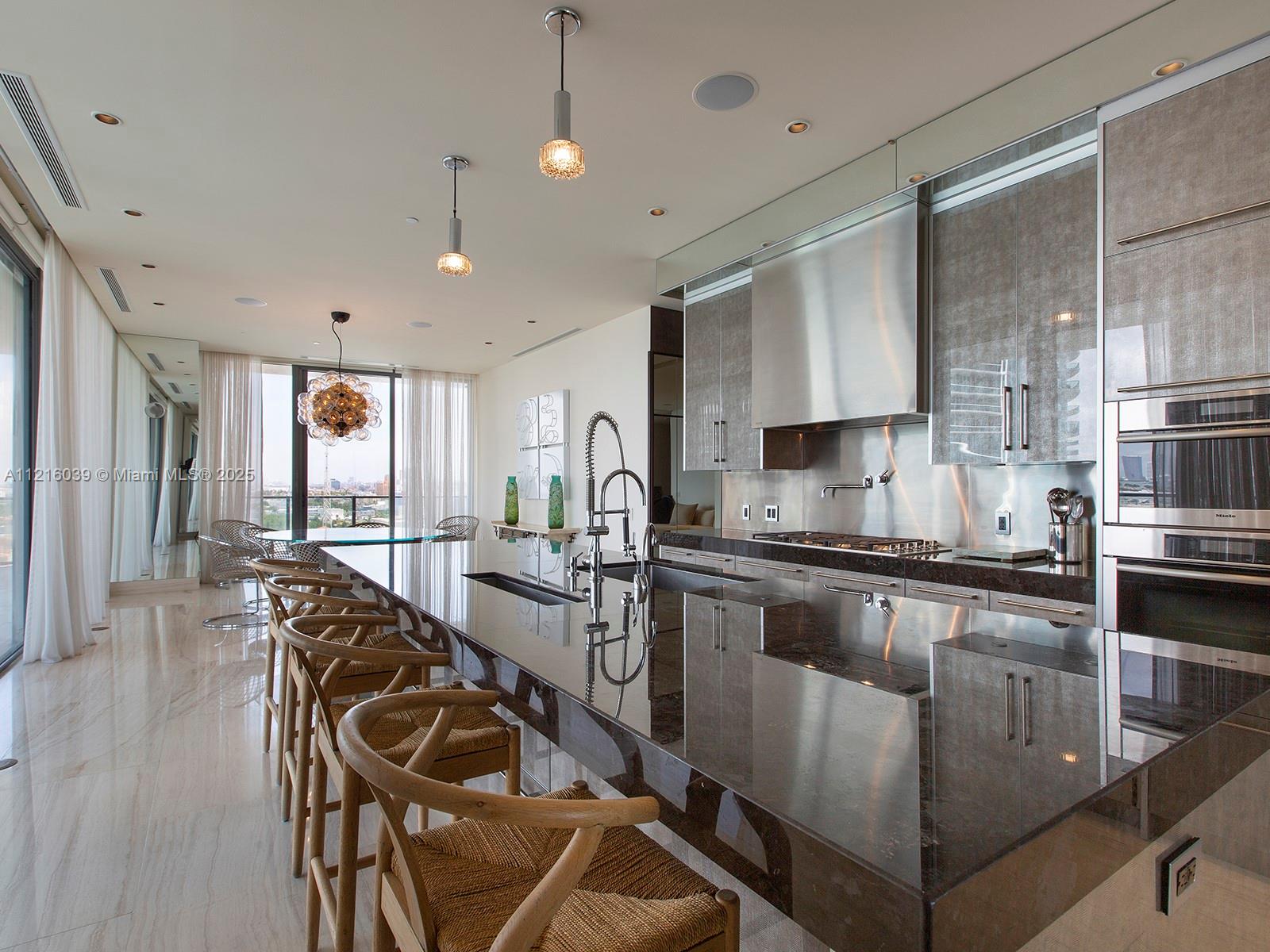 APOGEE CONDO - Residential