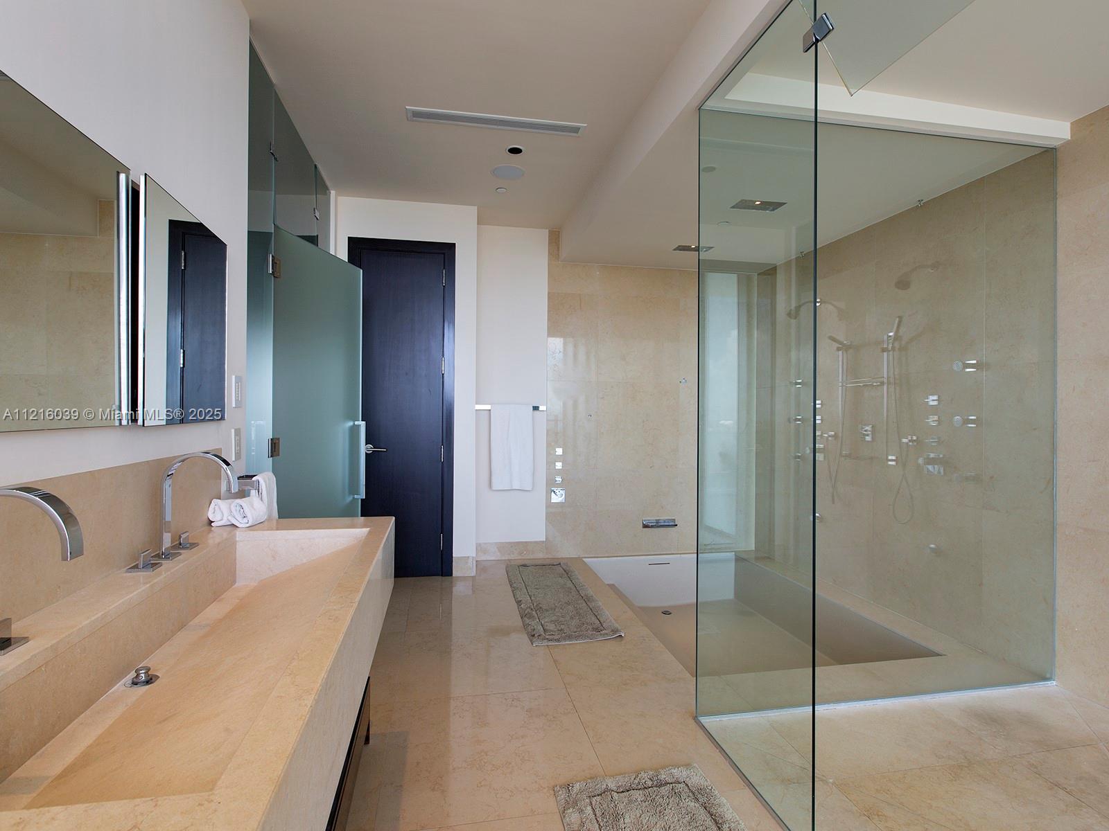 APOGEE CONDO - Residential