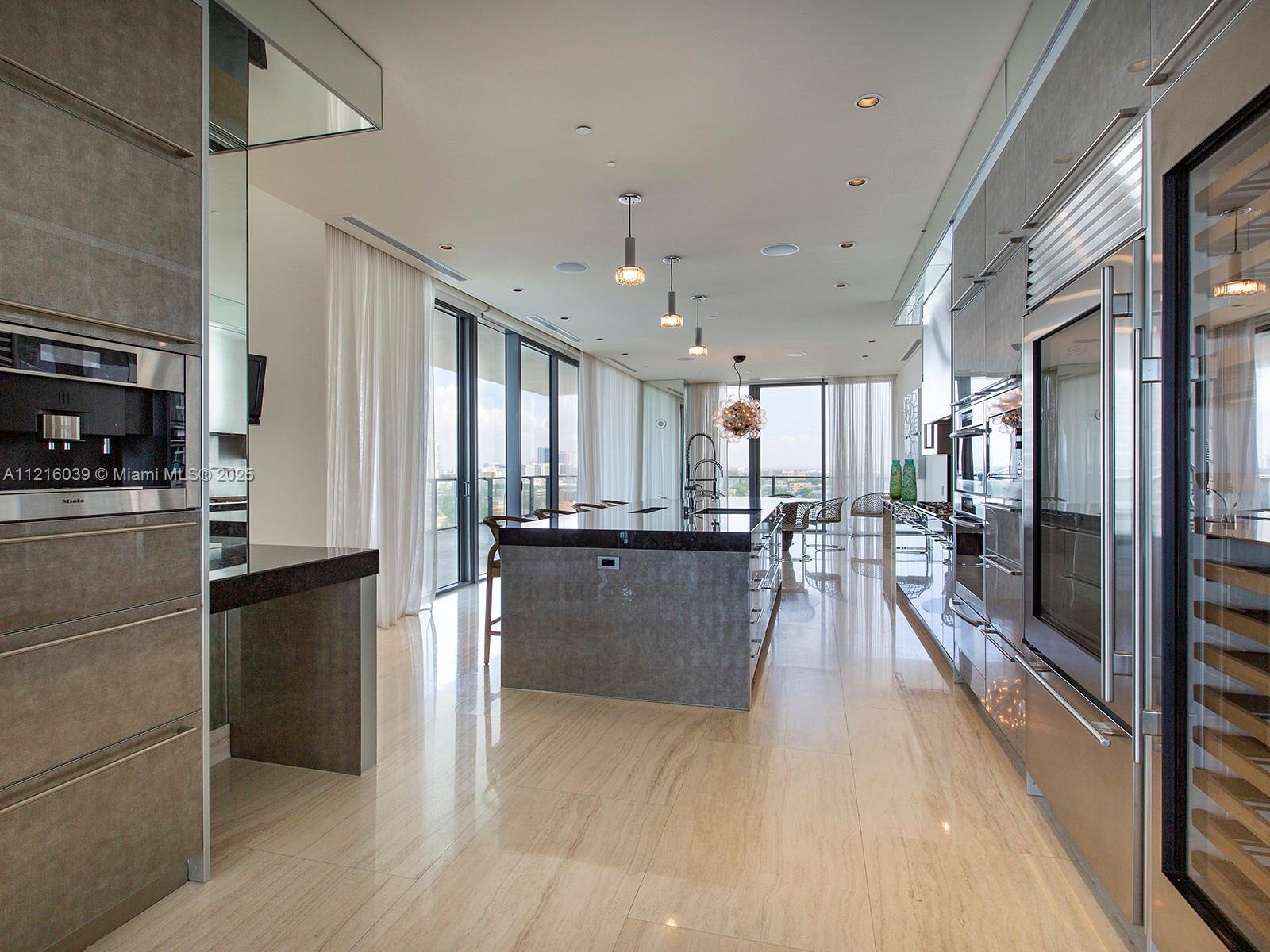 APOGEE CONDO - Residential