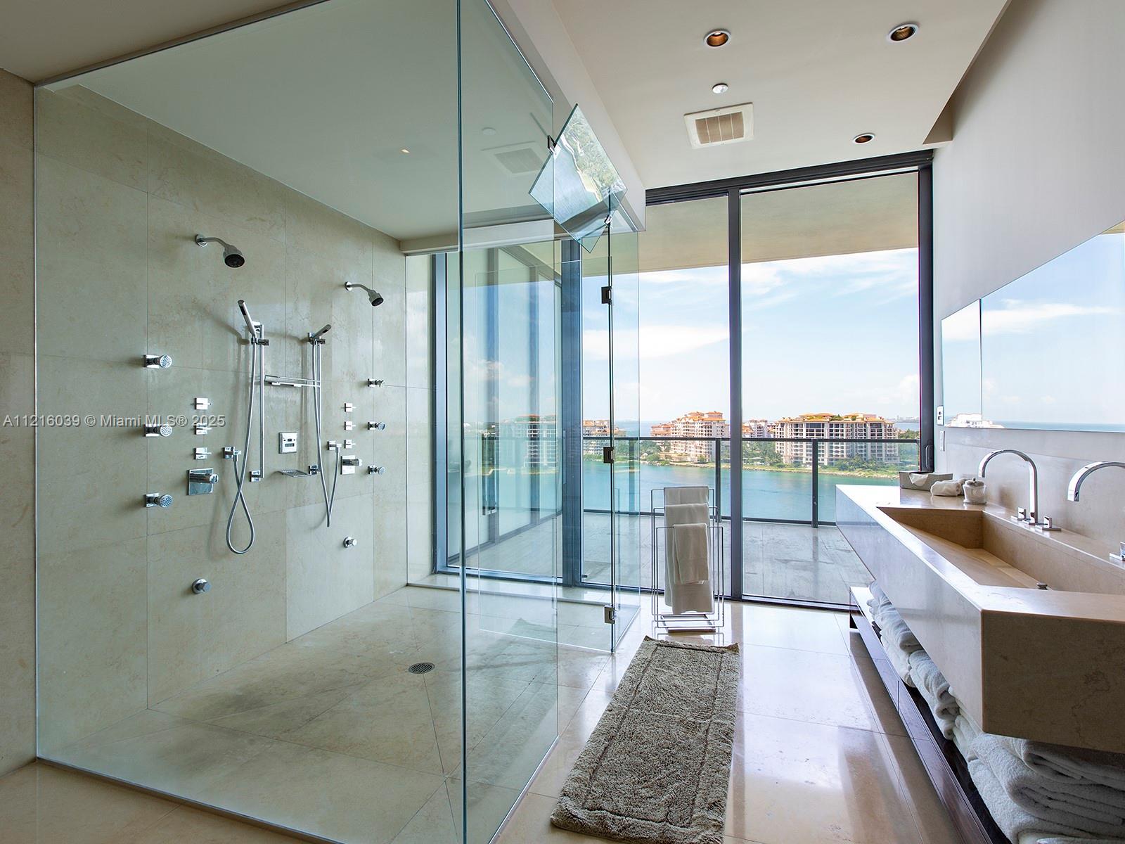 APOGEE CONDO - Residential