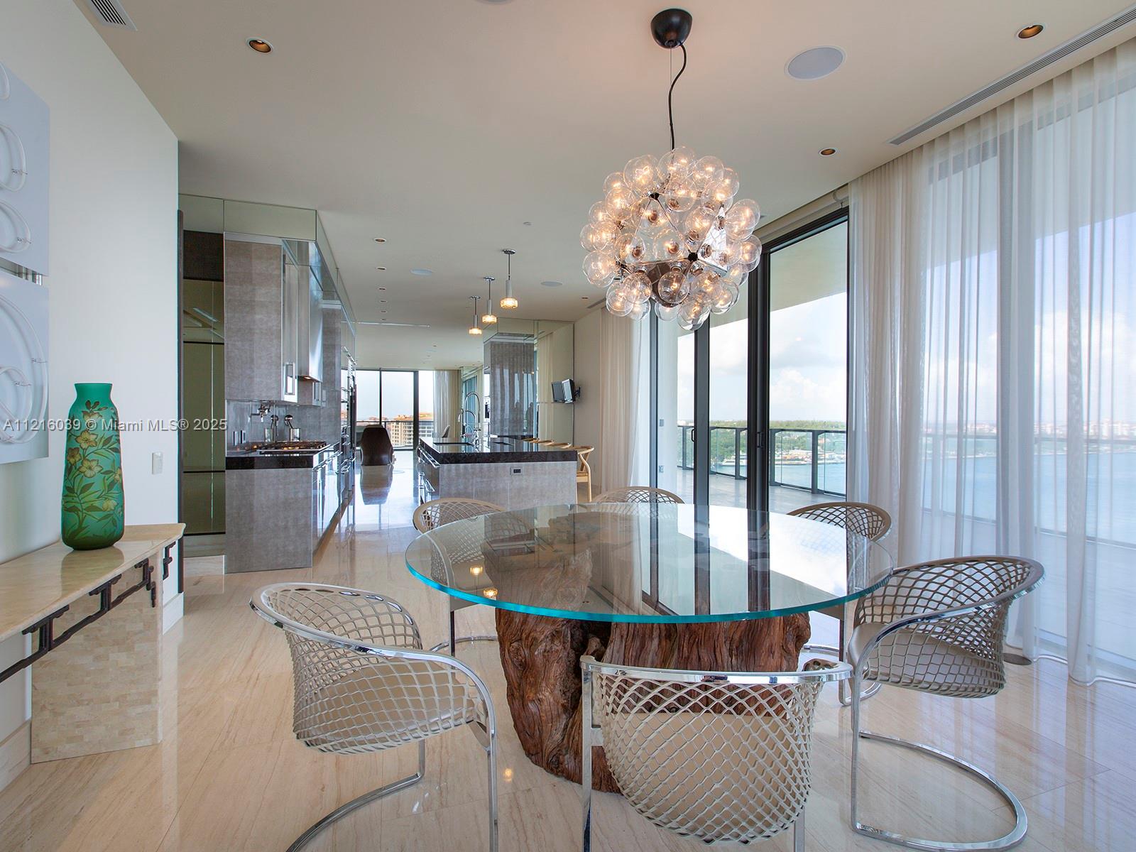 APOGEE CONDO - Residential