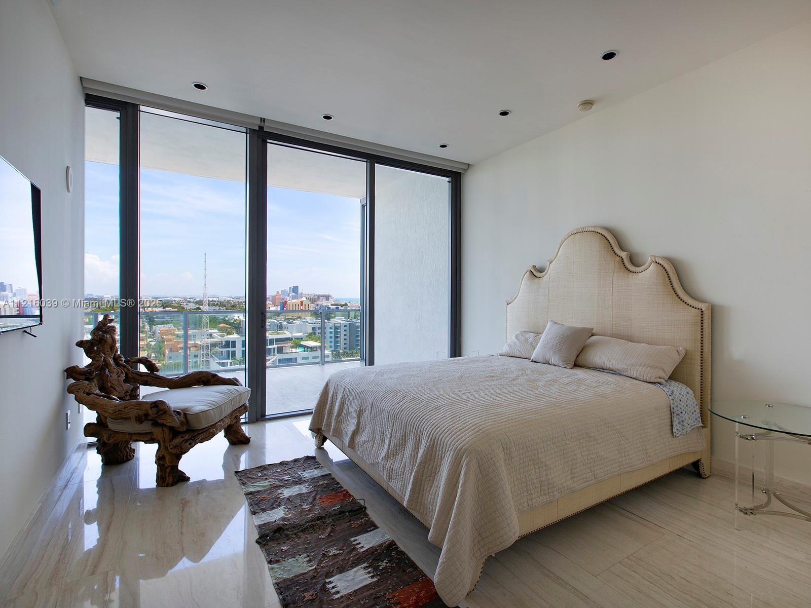 APOGEE CONDO - Residential