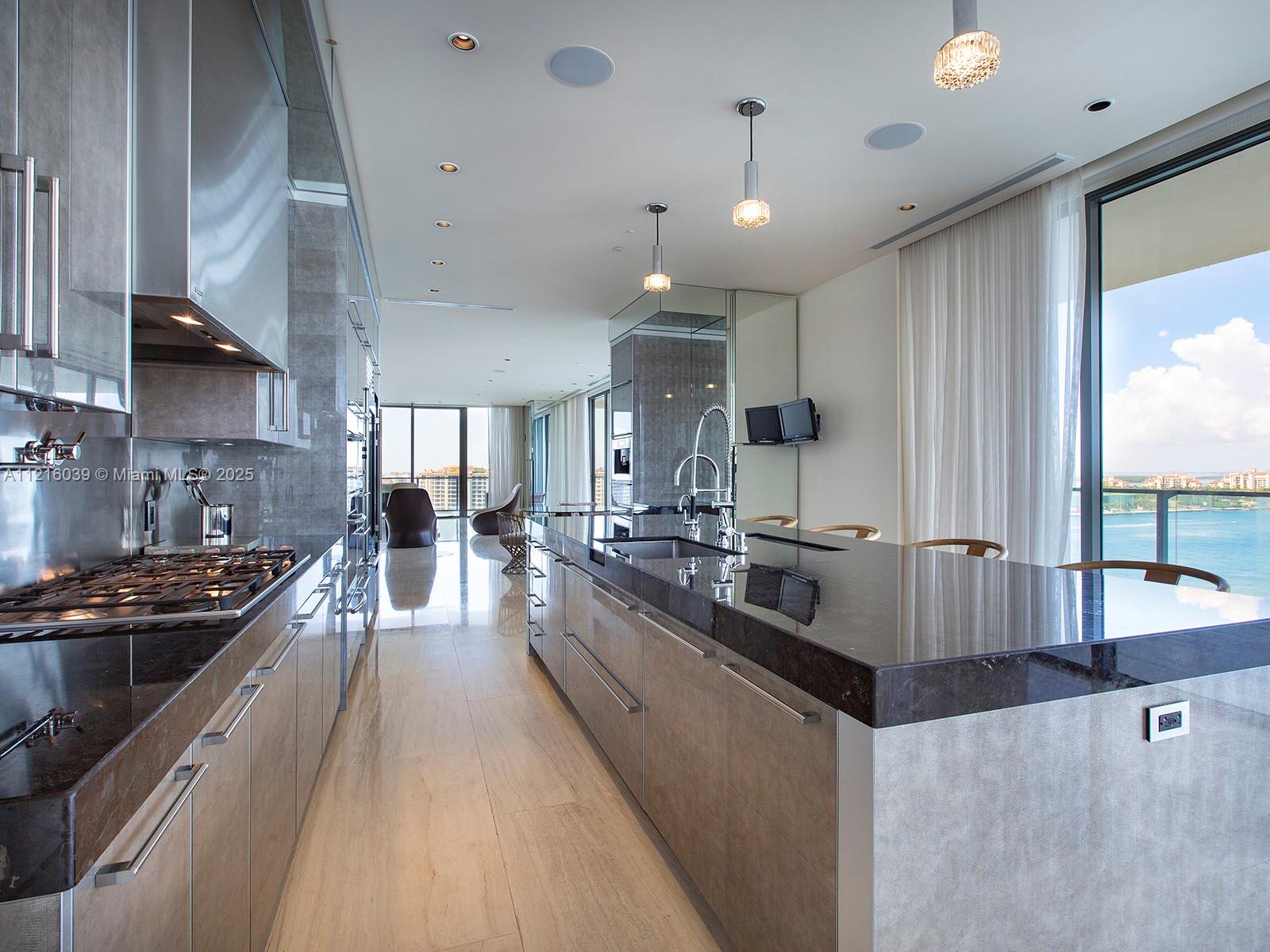 APOGEE CONDO - Residential