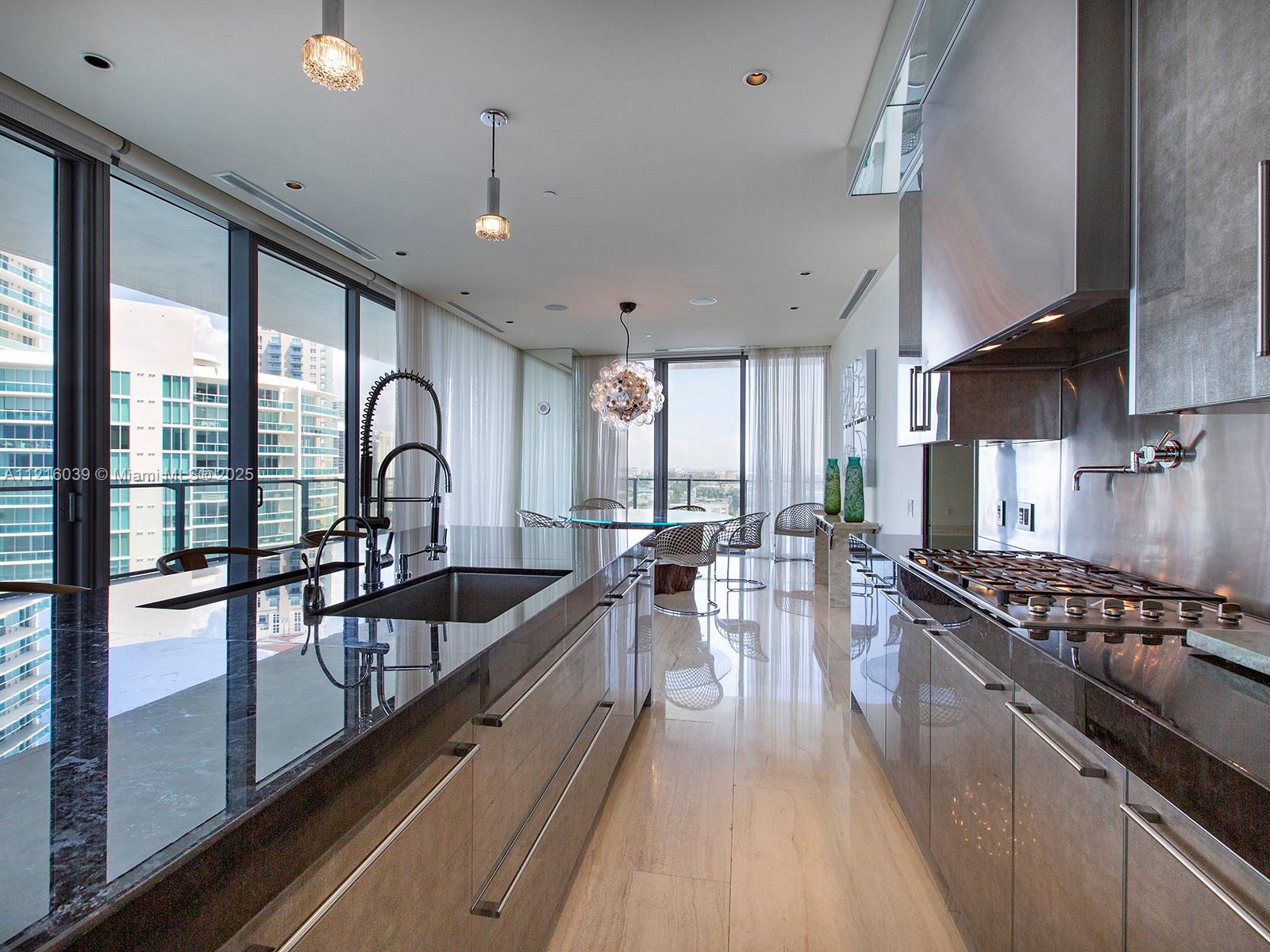 APOGEE CONDO - Residential