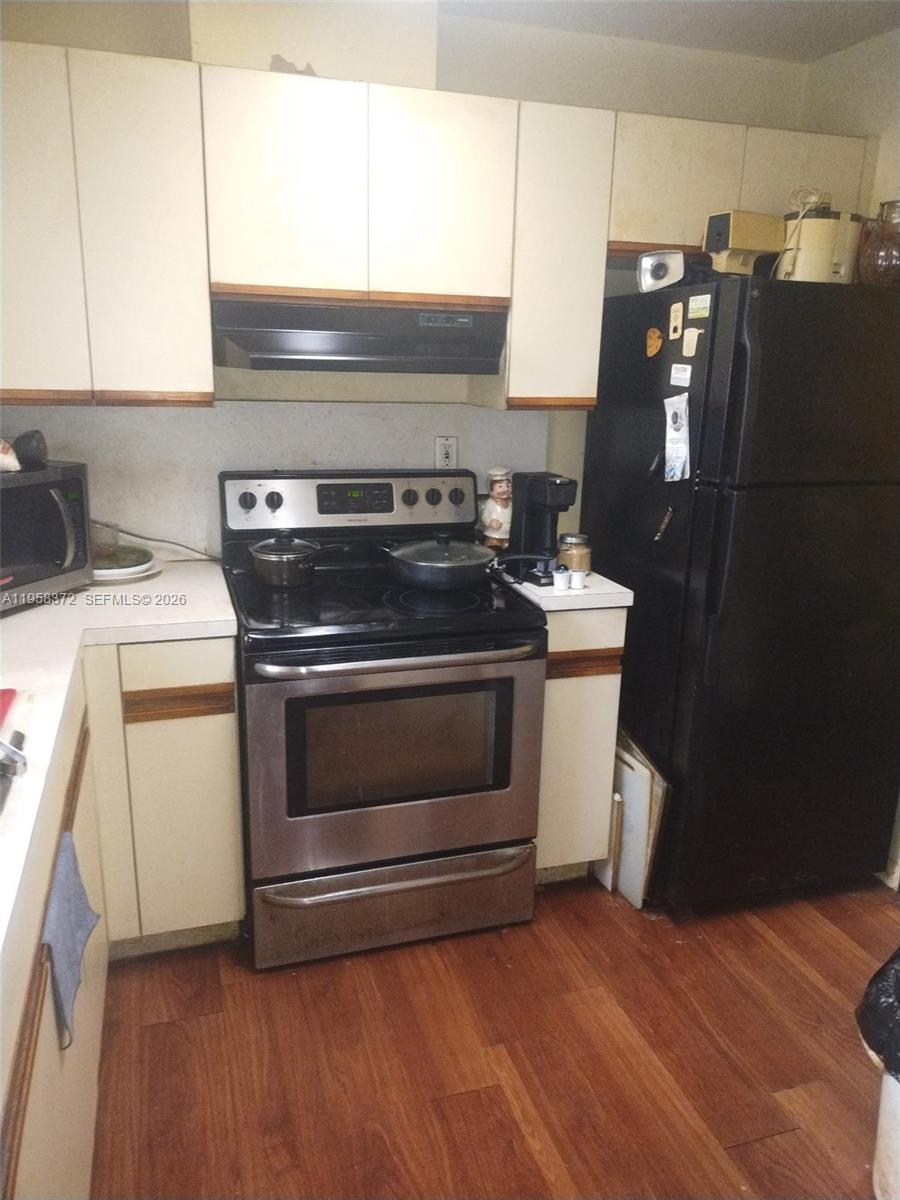 POINT ROYALE CONDO NO 5 - Residential