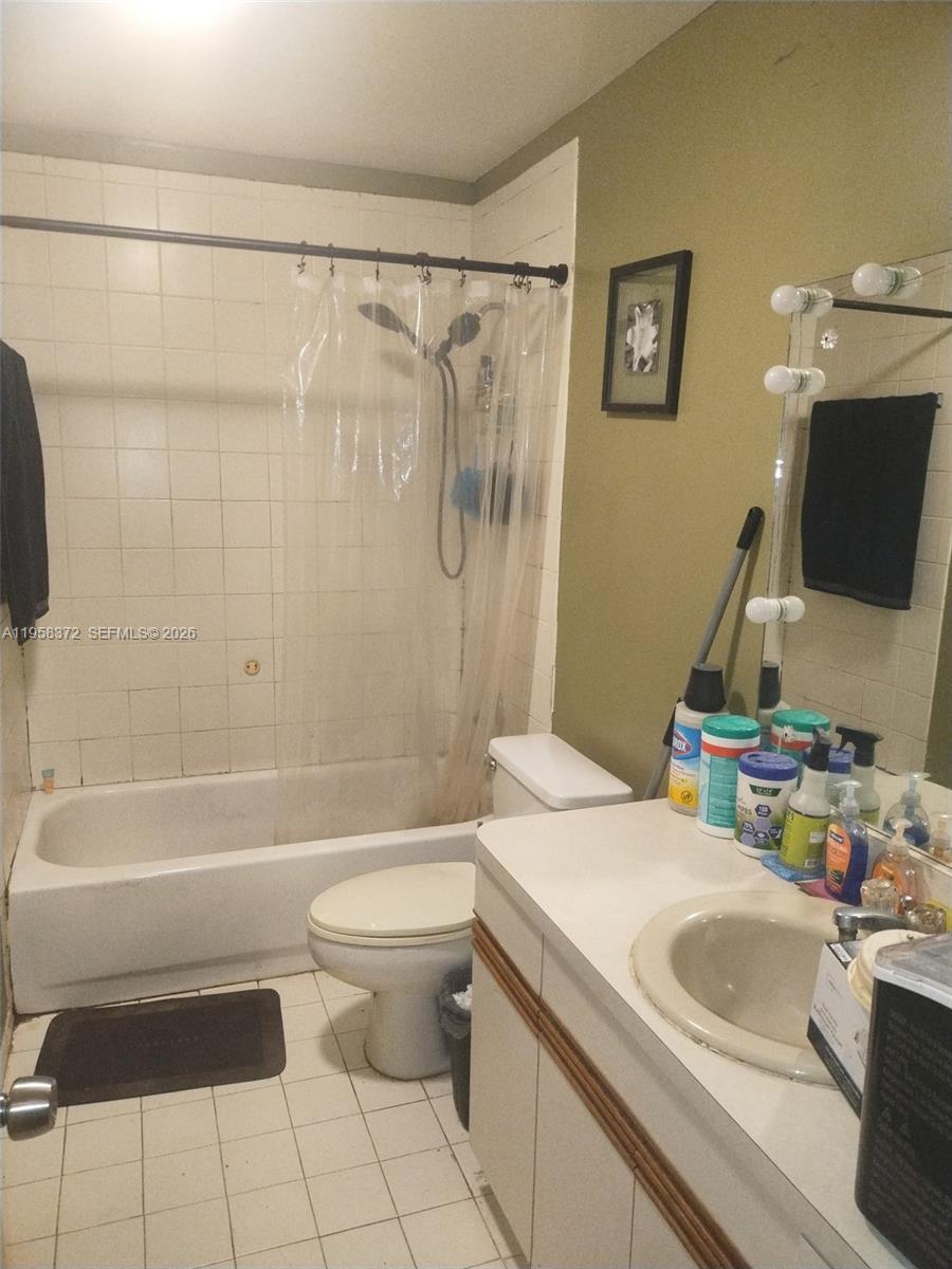 POINT ROYALE CONDO NO 5 - Residential