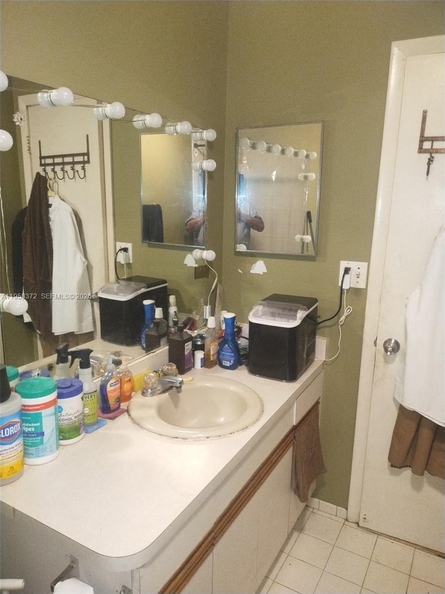 POINT ROYALE CONDO NO 5 - Residential