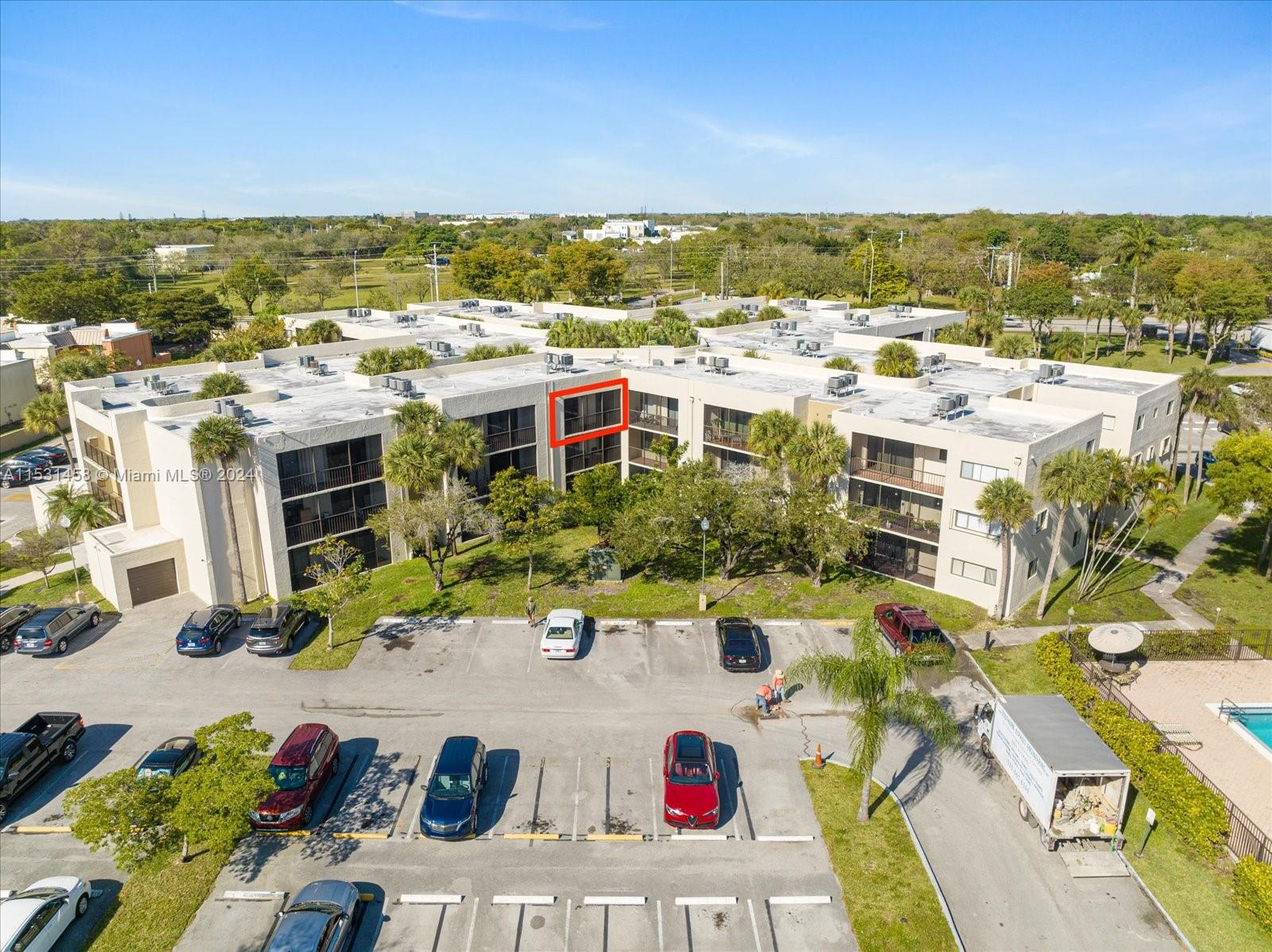 THE HORIZONS CONDO #7 - Residential