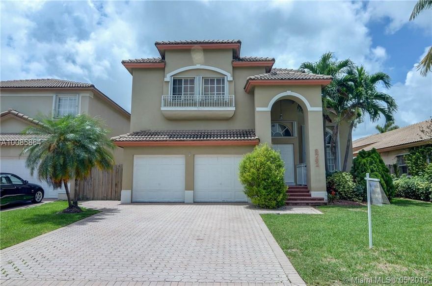 Great two story home sought after Costa Verde! Completely remodeled 4 bedrooms 3 baths, featuring tile downstairs and laminate wood floors upstairs.. When you enter the home you will find an elegant  formal living room and dining room combination, with 14 Feet vaulted ceiling, spacious family room open to an updated kitchen, with granite counter tops and new cabinetry, remodeled bathrooms and much more.