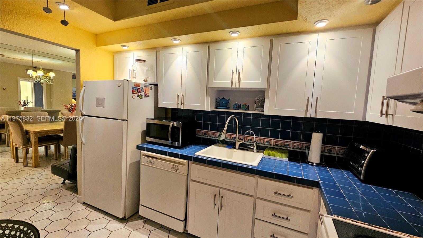 HEMISPHERES CONDO - Residential Lease