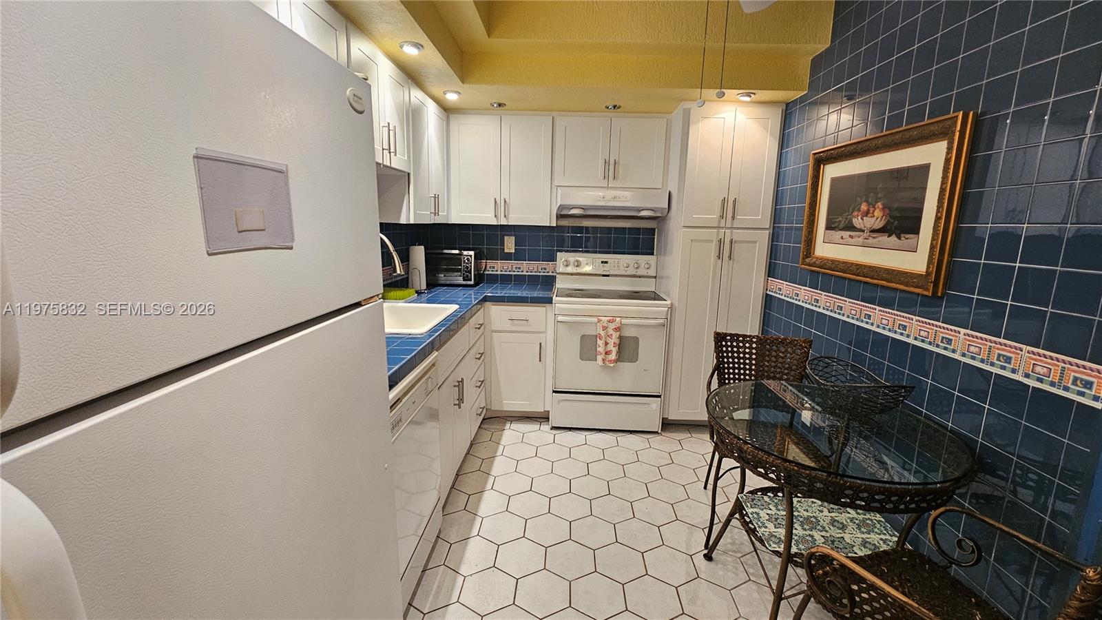 HEMISPHERES CONDO - Residential Lease