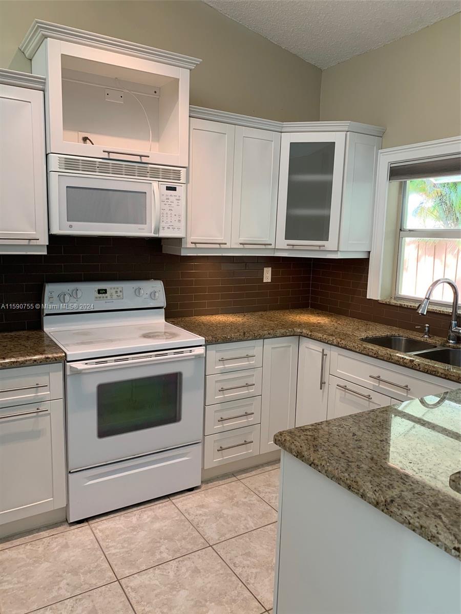 SUNSET MANSIONS - Residential Lease