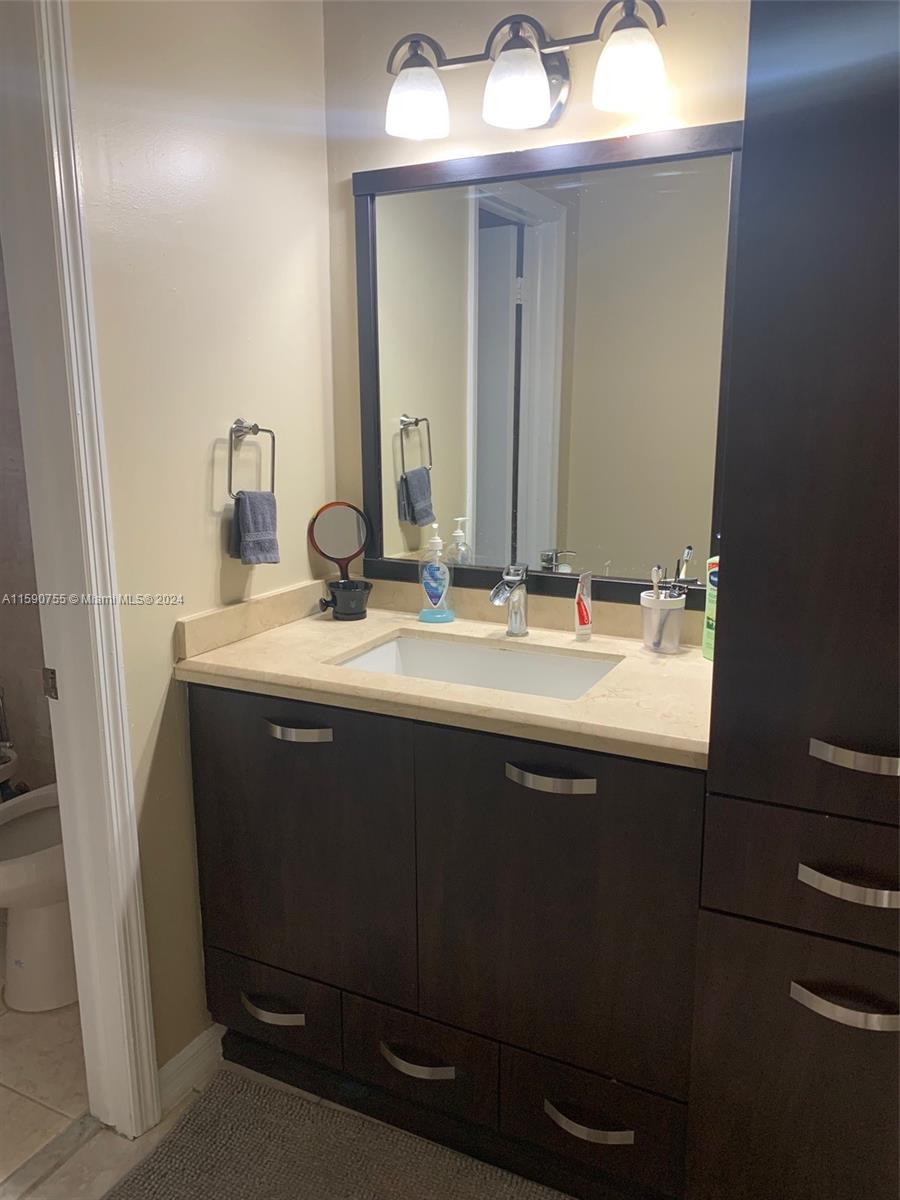 SUNSET MANSIONS - Residential Lease