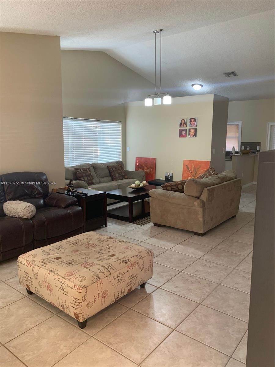 SUNSET MANSIONS - Residential Lease