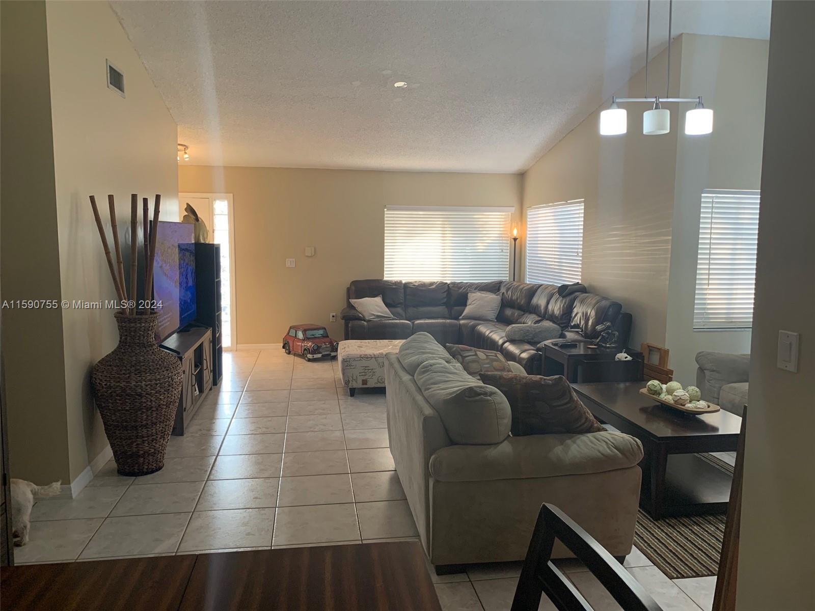 SUNSET MANSIONS - Residential Lease