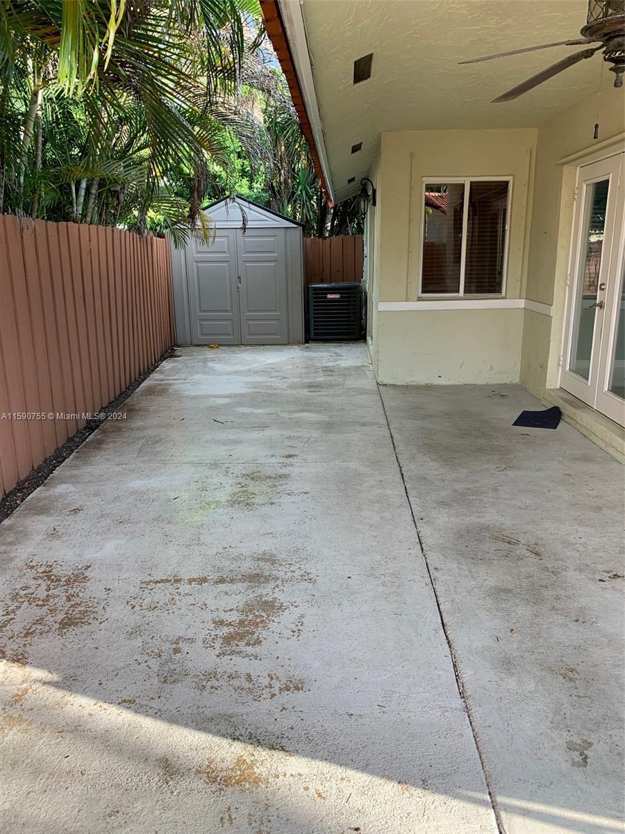 SUNSET MANSIONS - Residential Lease