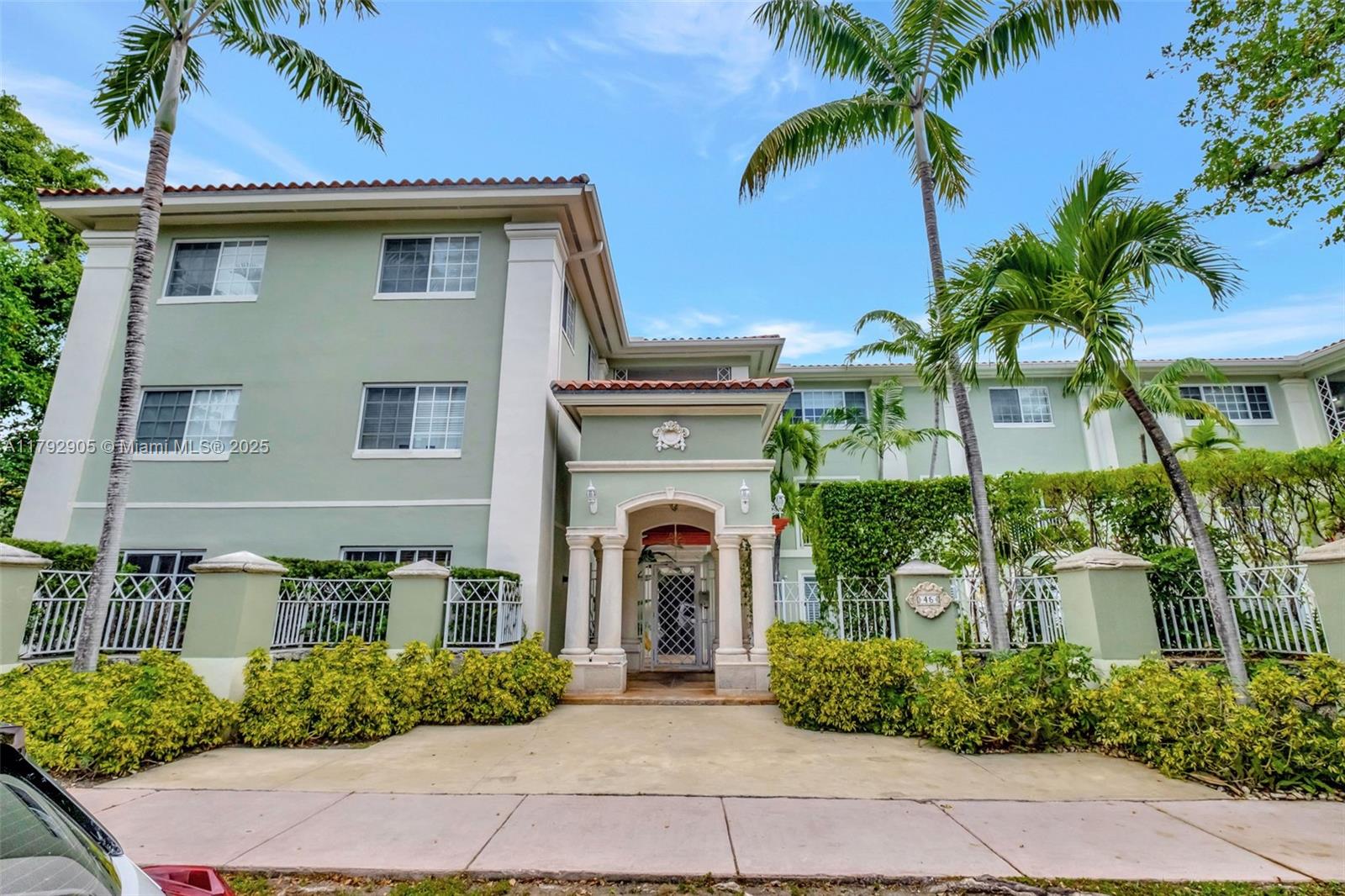 Rental Property at 45 Antilla Ave 1J, Coral Gables, Broward County, Florida - Bedrooms: 2 
Bathrooms: 1  - $3,000 MO.