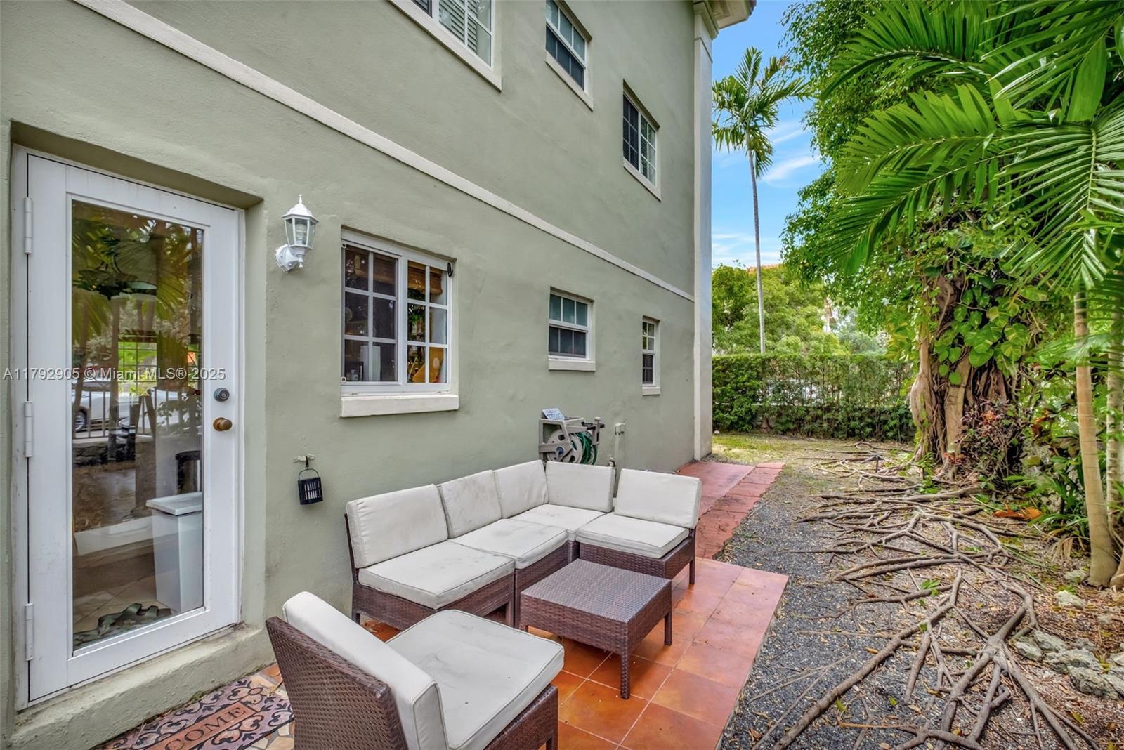 45 Antilla Ave 1J