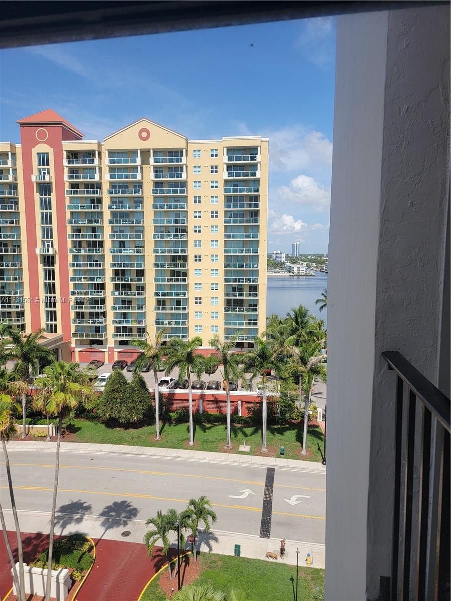 17021 N Bay Rd 1015