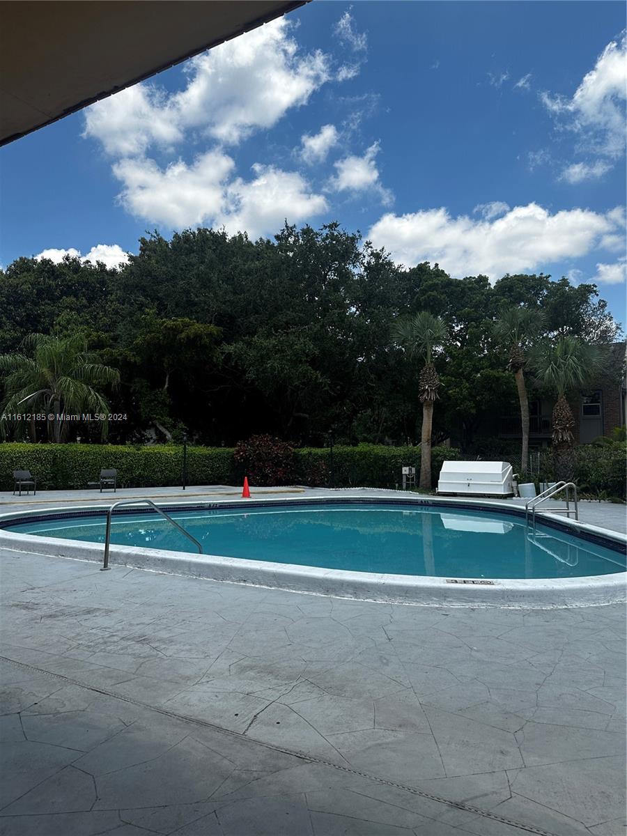 HERITAGE CIRCLE CONDO - Residential