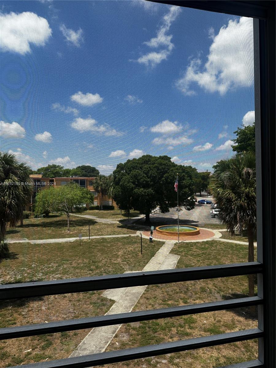 HERITAGE CIRCLE CONDO - Residential