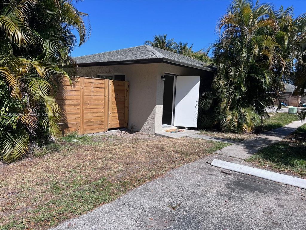 Photo of 3006 NW 4th Ter #1-142, Pompano Beach, FL 33064 (MLS # A11981888)