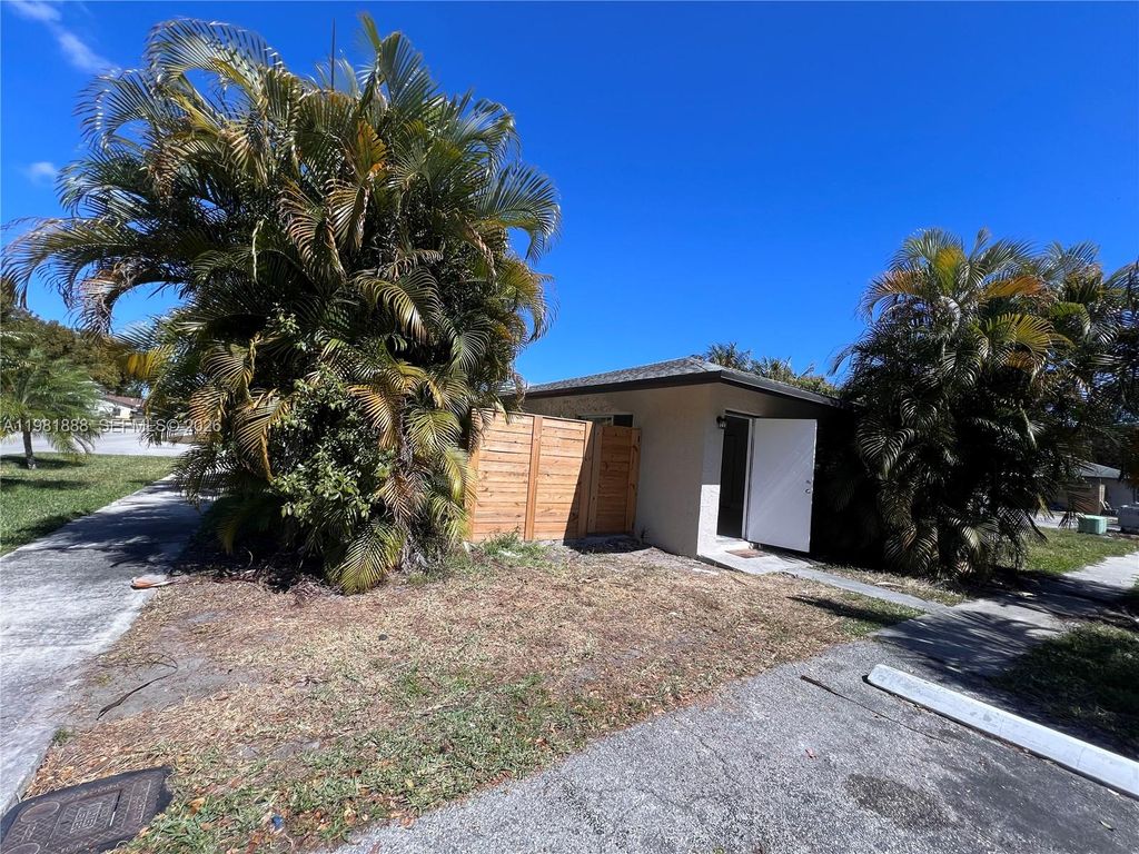 Photo of 3006 NW 4th Ter #1-142, Pompano Beach, FL 33064 (MLS # A11981888)