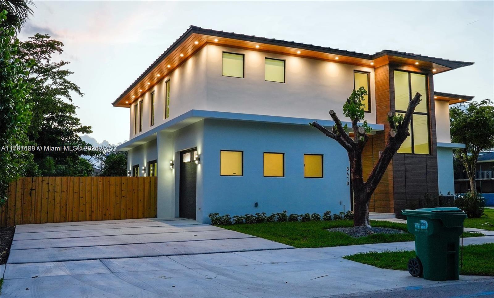 Rental Property at 8410 Sw 65 Ave, South Miami, Miami-Dade County, Florida - Bedrooms: 4 
Bathrooms: 5  - $12,900 MO.