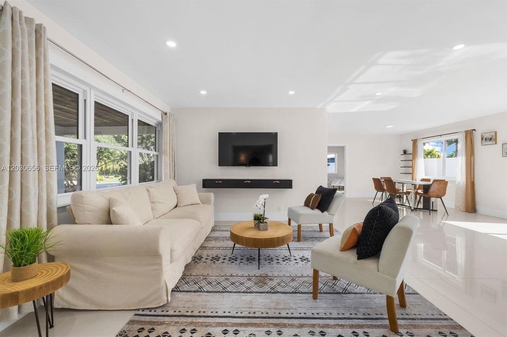 Photo of 416 NE 29th St, Wilton Manors, FL 33334 (MLS # A12030656)