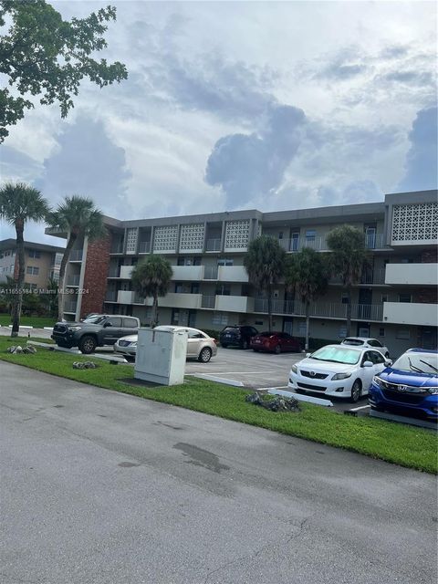 A home in Lauderdale Lakes