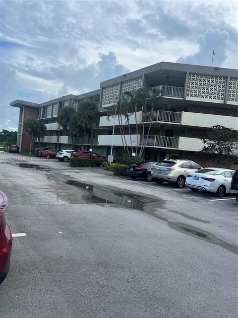 A home in Lauderdale Lakes