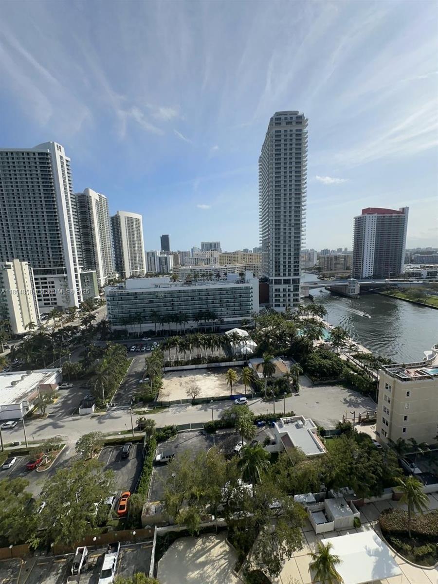 HALLMARK OF HOLLYWOOD CON - Residential Lease