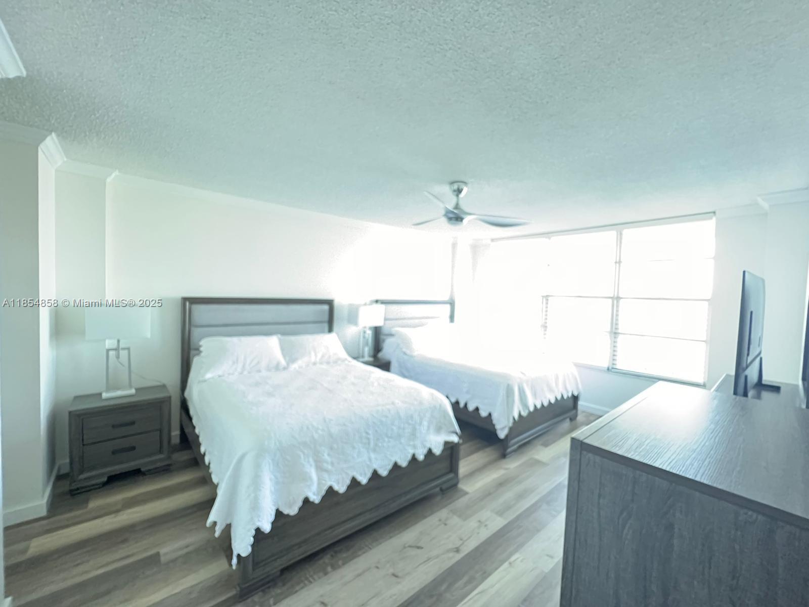 HALLMARK OF HOLLYWOOD CON - Residential Lease