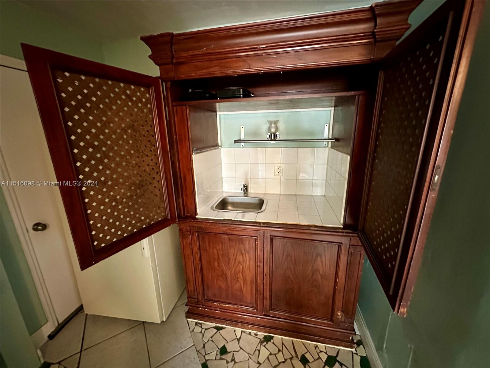 BELLEVUE BISCAYNE - Residential Lease