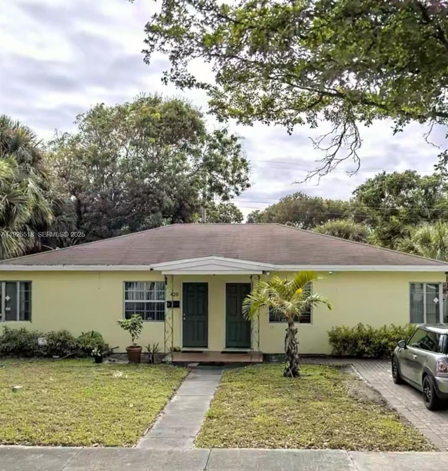 Cozy and comfortable 2/1 duplex with a clean entry from the living room into an open-concept kitchen that leads directly to the back patio and a spacious backyard. Perfect for one person or a couple starting out.
Located in the new, up-and-coming Northwood neighborhood of West Palm Beach—just minutes from beautiful parks, Downtown City Place, and the area’s stunning beaches.
