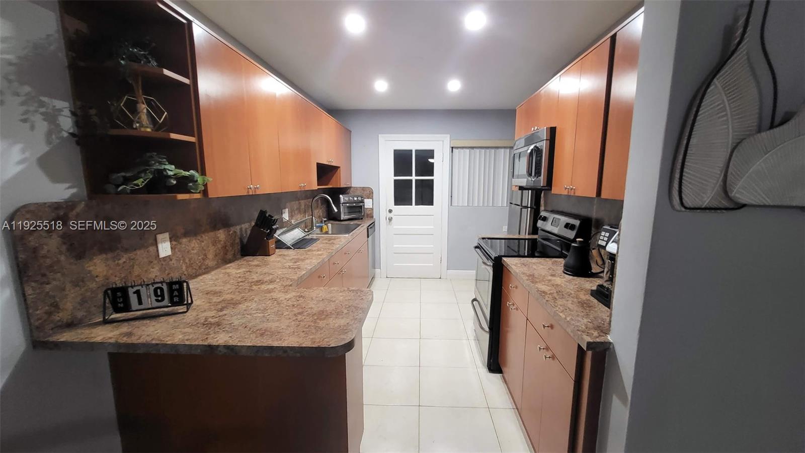 NORTH PALM BCH 3 - Residential Lease