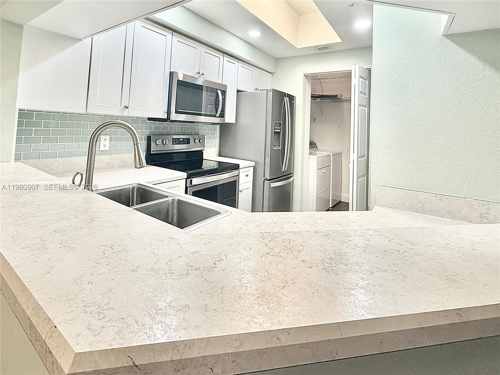 3020 Alcazar Pl 208