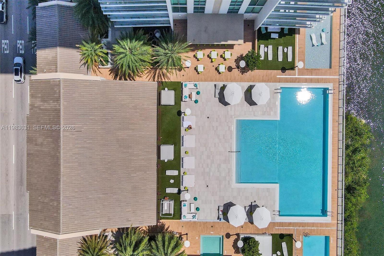 PARQUE TOWERS CONDO - Residential