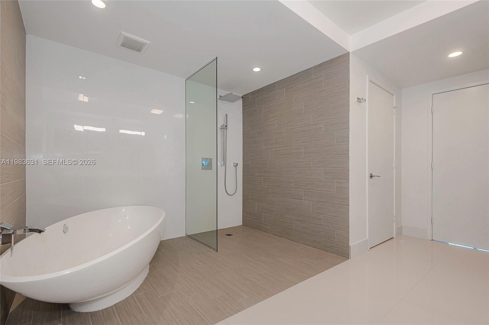 PARQUE TOWERS CONDO - Residential