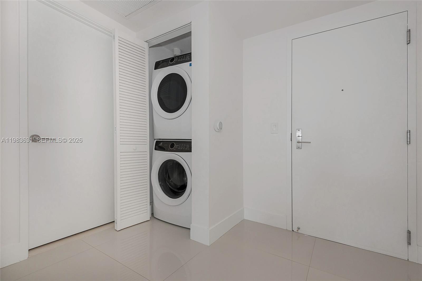 PARQUE TOWERS CONDO - Residential