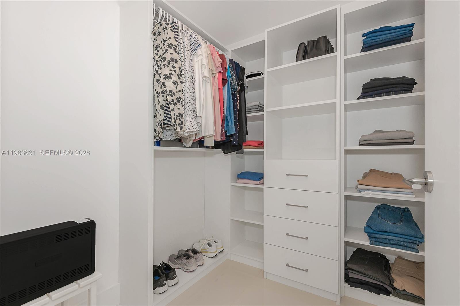 PARQUE TOWERS CONDO - Residential