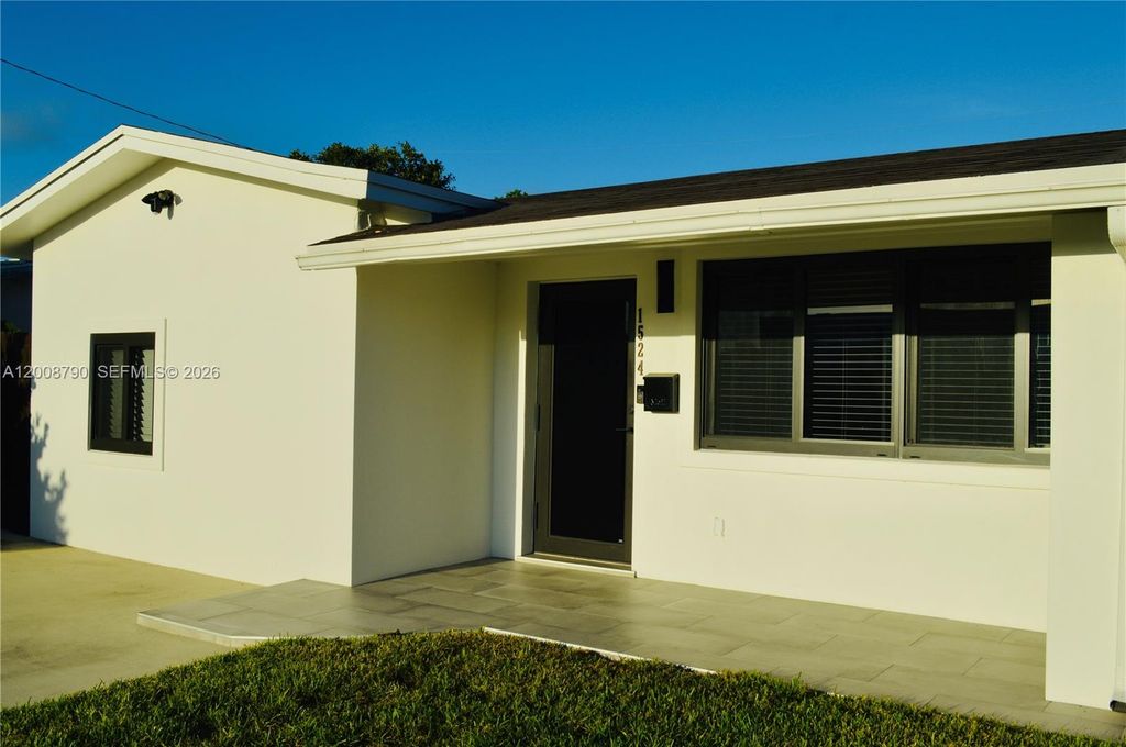 Photo of 1524 NE 14th Ter, Fort Lauderdale, FL 33304 (MLS # A12008790)