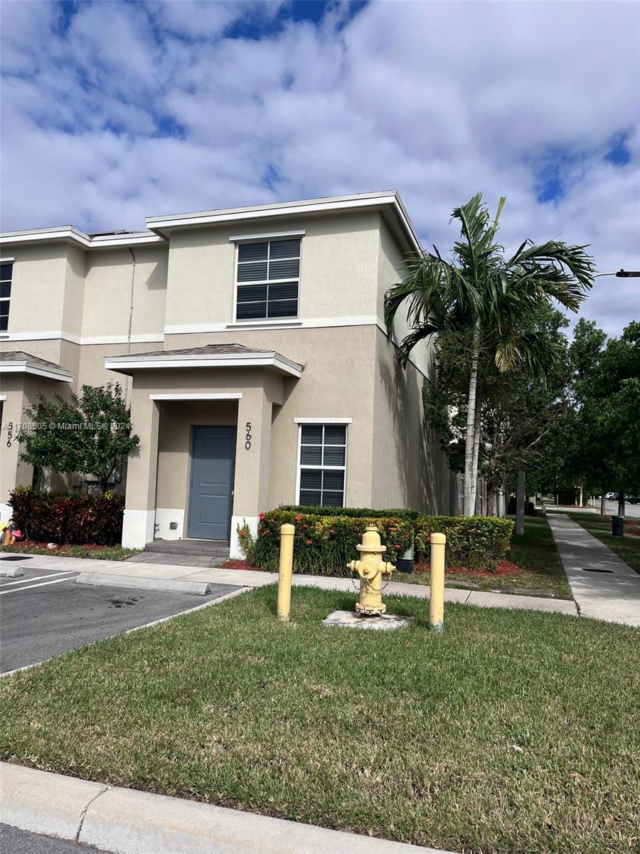 560 Ne 5th St, Florida City, Miami-Dade County, Florida - 2 Bedrooms  
2.5 Bathrooms - 