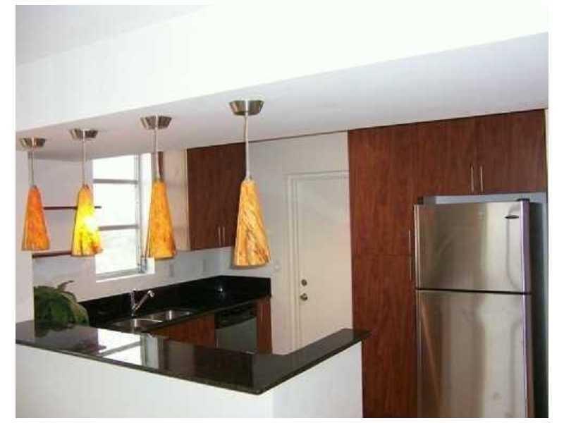 HUGE, BRIGHT TOP FLOOR 3/2. 3 FULL SIZE BEDROOMS AND 2 FULL BATHS. WOOD LAMINATE FLOORING THROUGHOUT. GRANITE KITCHEN W/ STAINLESS APPLIANCES. CENTRAL A/C. BALCONY. 1 ASSIGNED COVERED, GATED PARKING SPACE. READY TO MOVE IN IMMEDIATELY. POOL & WATER VIEW F ROM UNIT! BLDG DOES NOT ALLOW PETS.