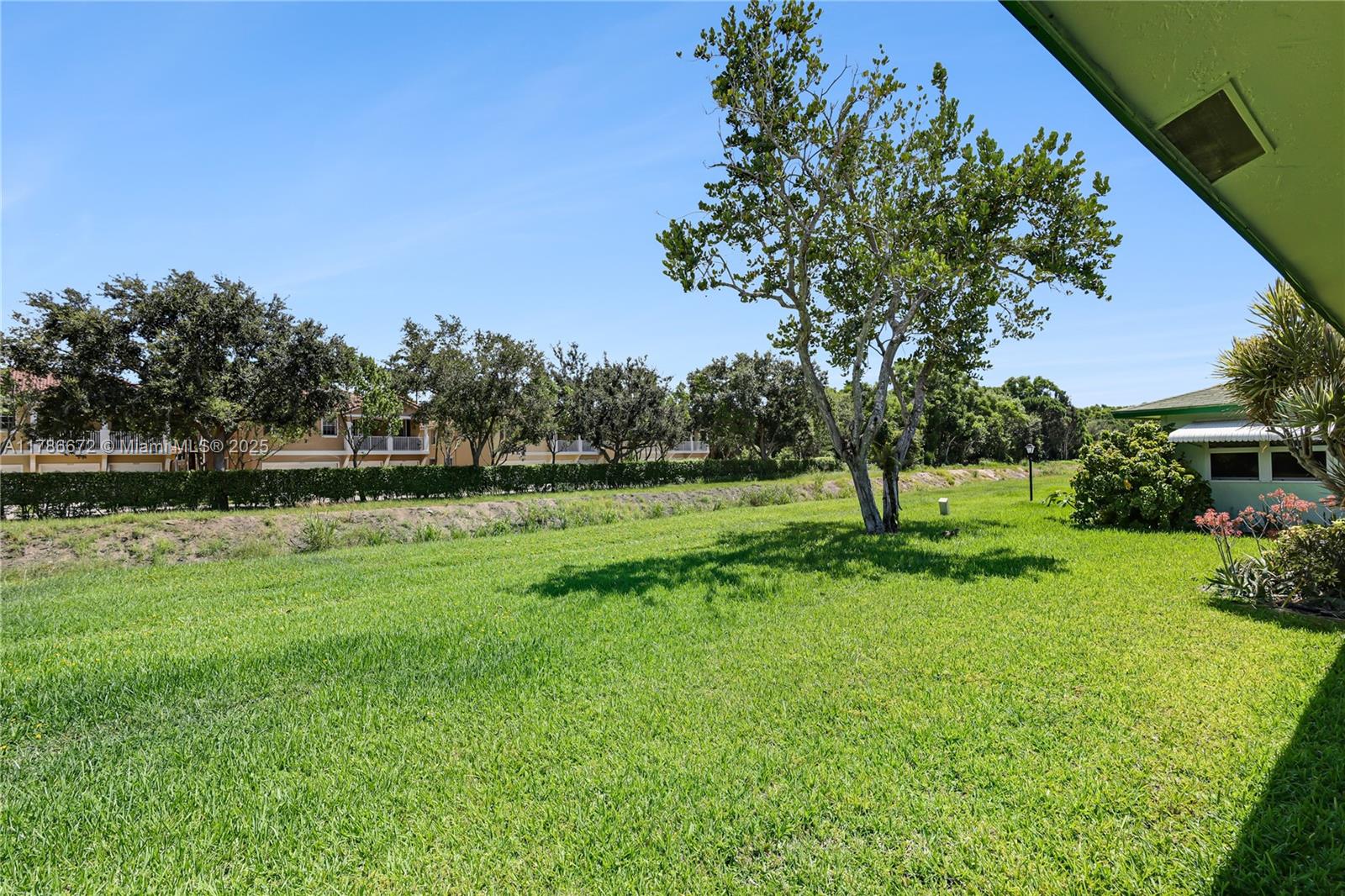 COUNTRY MANORS CONDO - Residential